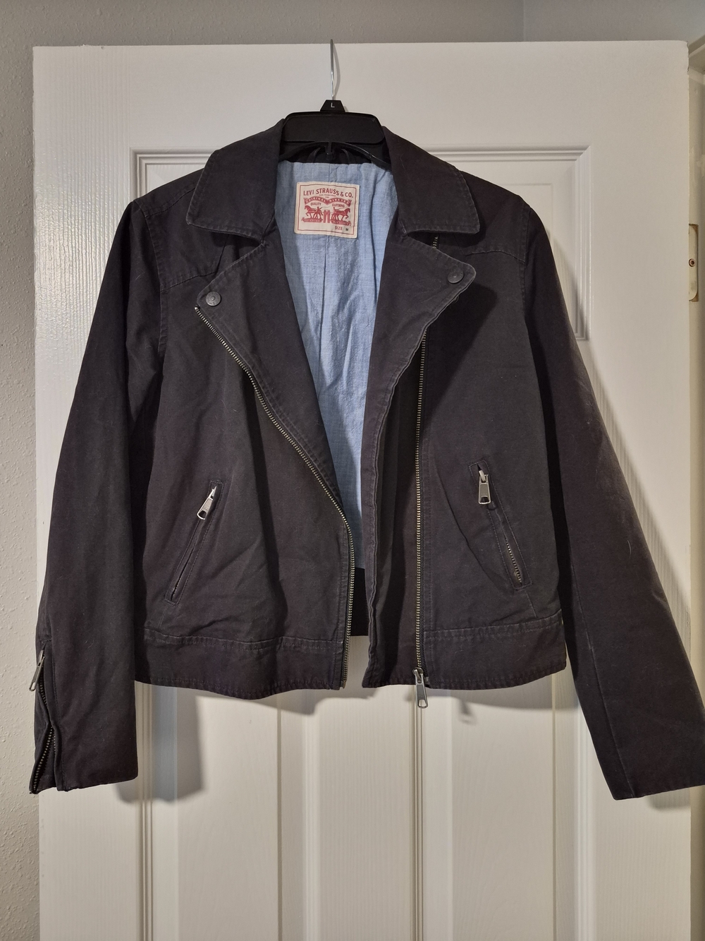 Levi's Black Cotton Asymetrical Zip Jacket Size Medium.